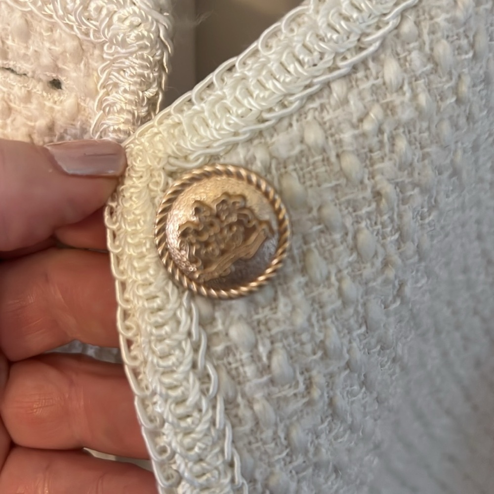 Cream Gold Cropped Blazer with Textured Fabric - Picture 7 of 9